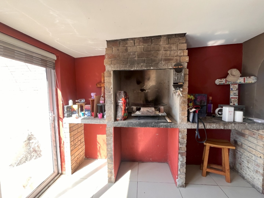 5 Bedroom Property for Sale in Levins Estate Free State